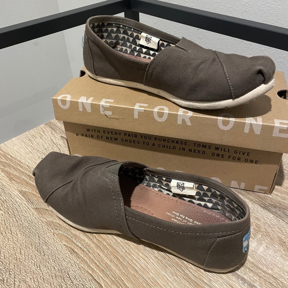 TOMS Tarmac Olive Canvas Women's Classics